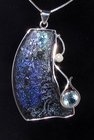 A ROMAN GLASS FRAGMENT IN SILVER PENDANT WITH AQUAMARINE AND BEAD